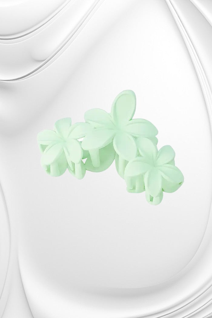Hair clip with large flowers