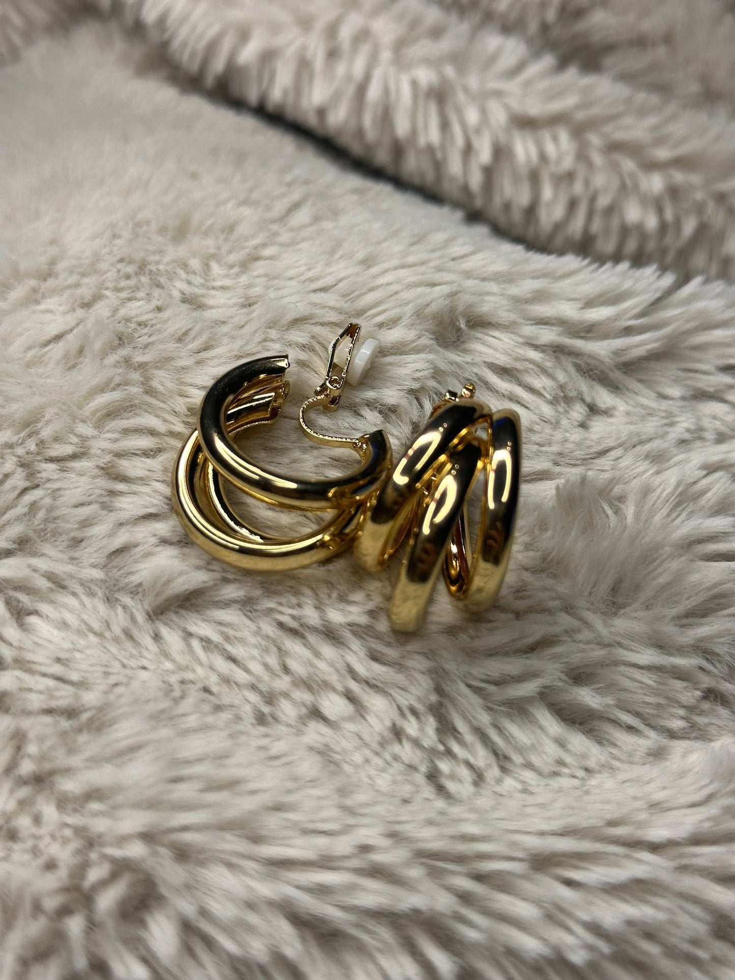 Clip Golden Chique