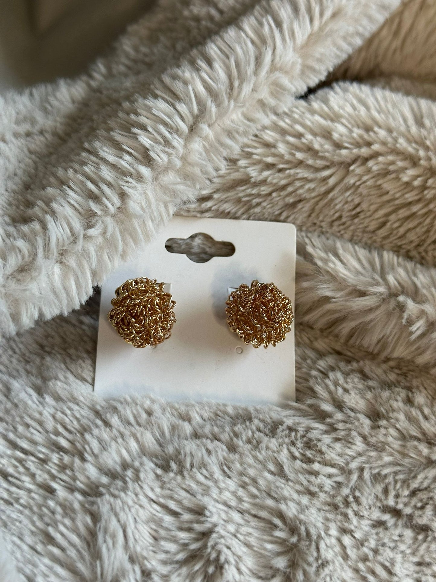 Clip Golden Cutie