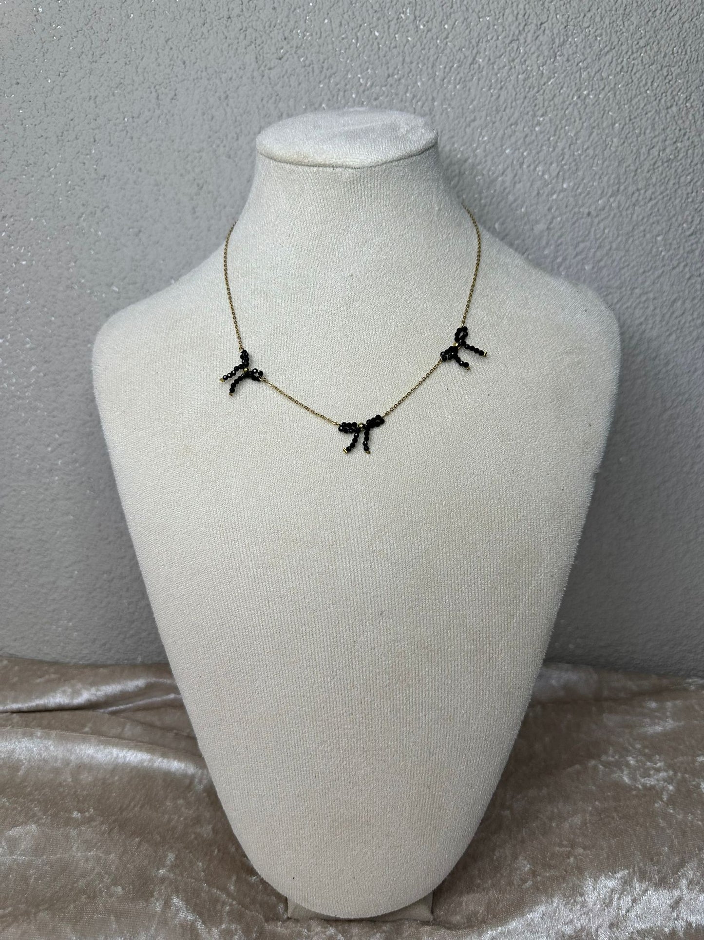 Ketting met kralenstrikken - goud