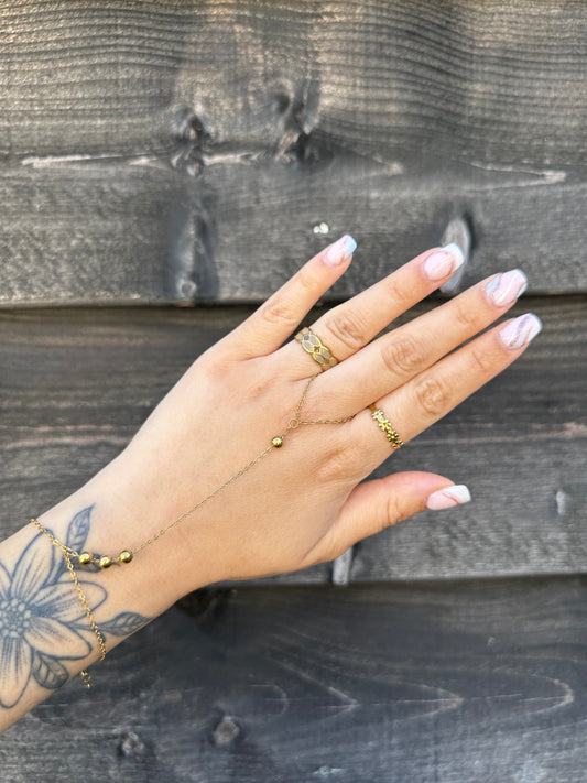 Bold Handchain