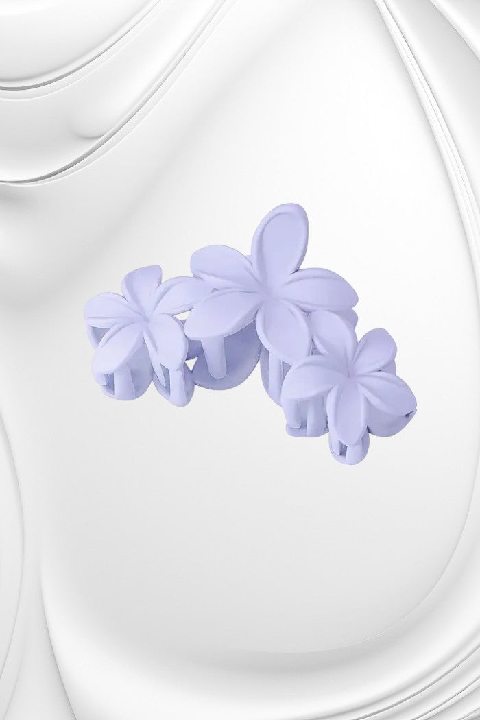 Hair clip with large flowers