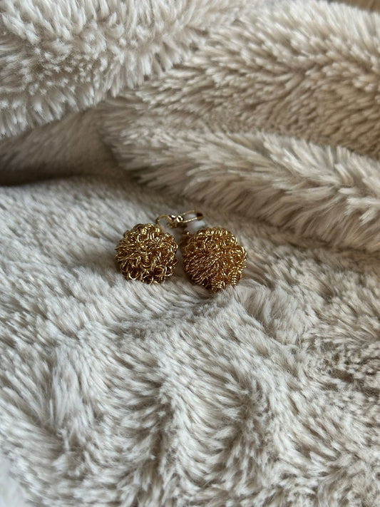 Clip Golden Cutie